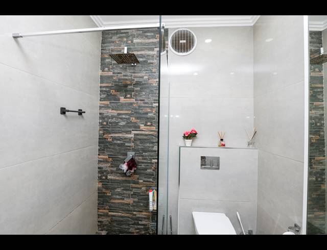 2 BEDROOM APARTMENT FOR SALE IN UMHLANGA RIDGE